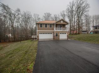 233 Parliament Rd, Shady Spring, WV 25918