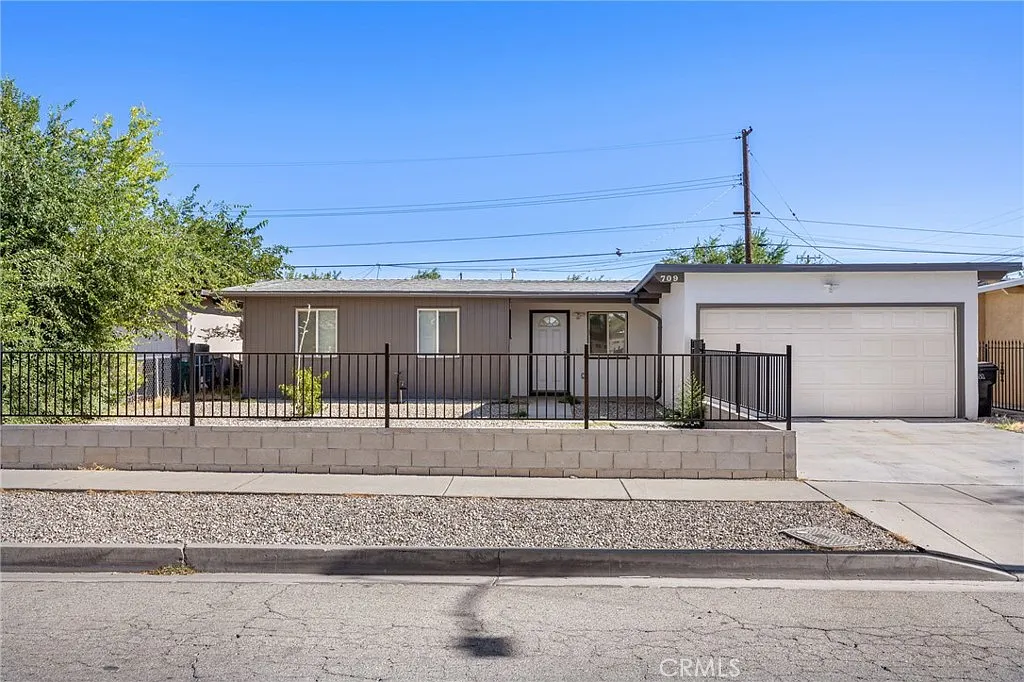 3 bed, 954 sqft, $2,500 — Photo 1