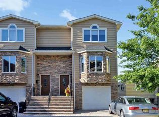 1105 Farm Rd, Secaucus, NJ 07094