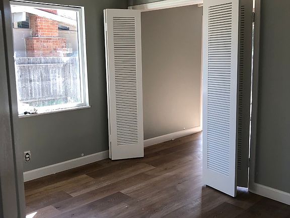 2nd image of 2519 Larchmont Ave