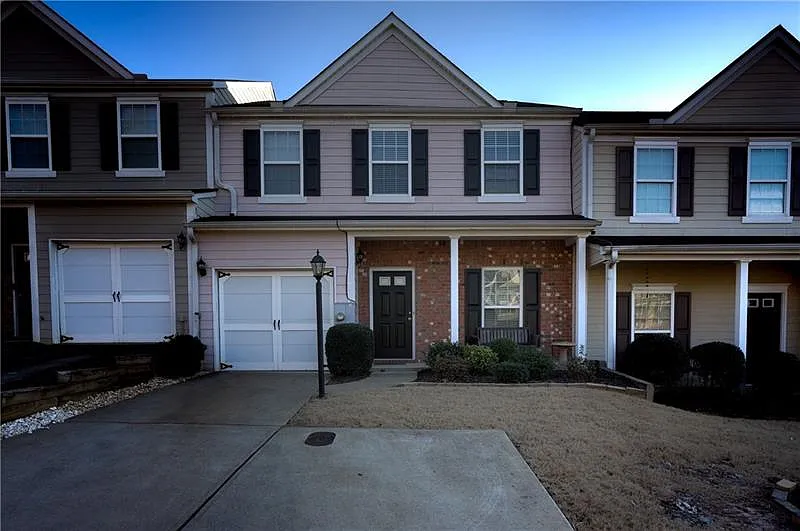 123 Spring Way Sq photo 1