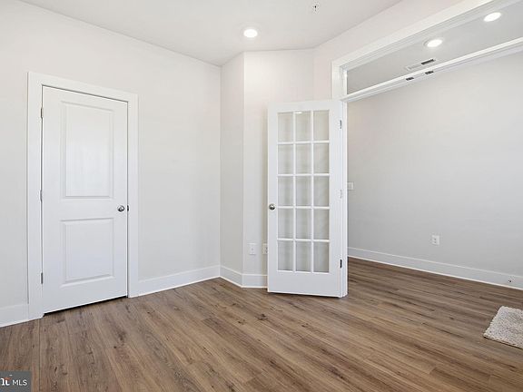 2nd image of 116 Crown St
