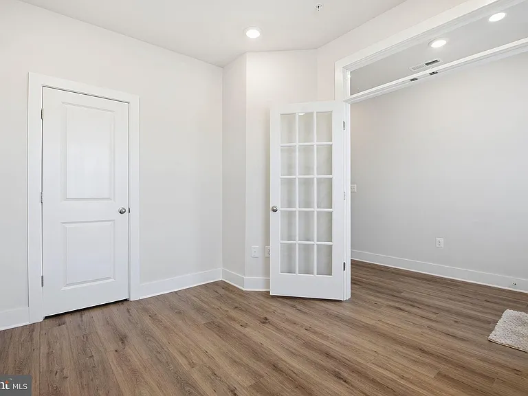 116 Crown St — Photo 2