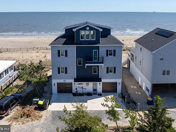2nd image of 402 Bay Front Rd