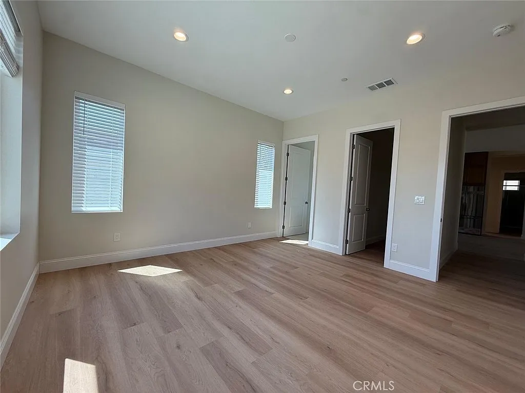 3 bed, 1180 sqft, $3,895 — Photo 3