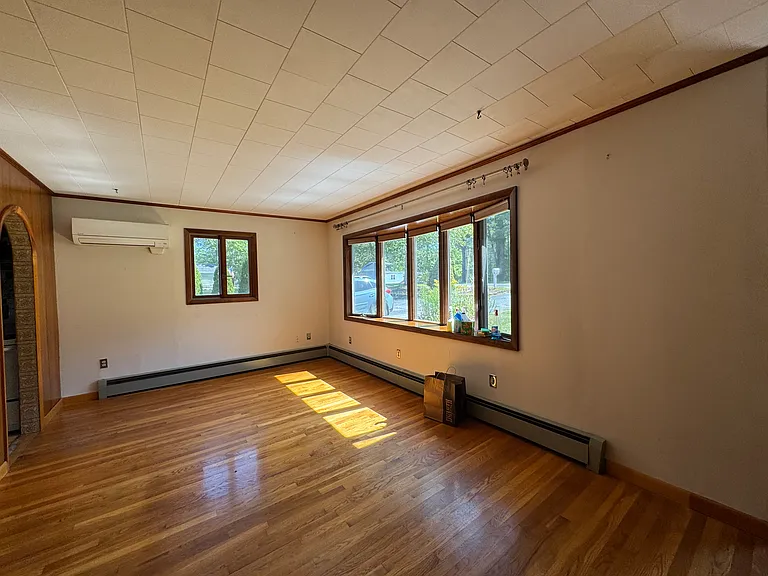 428 Middle Rd — Photo 5
