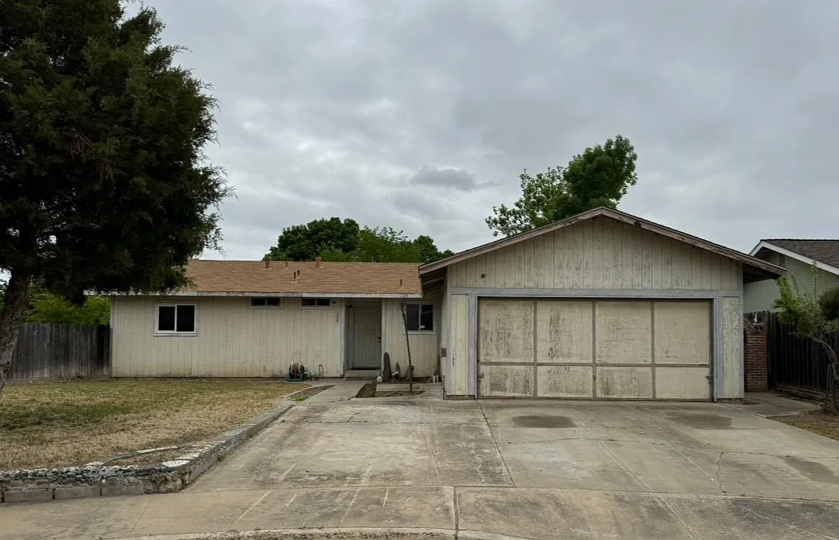 1926 Taylor Ave photo 1