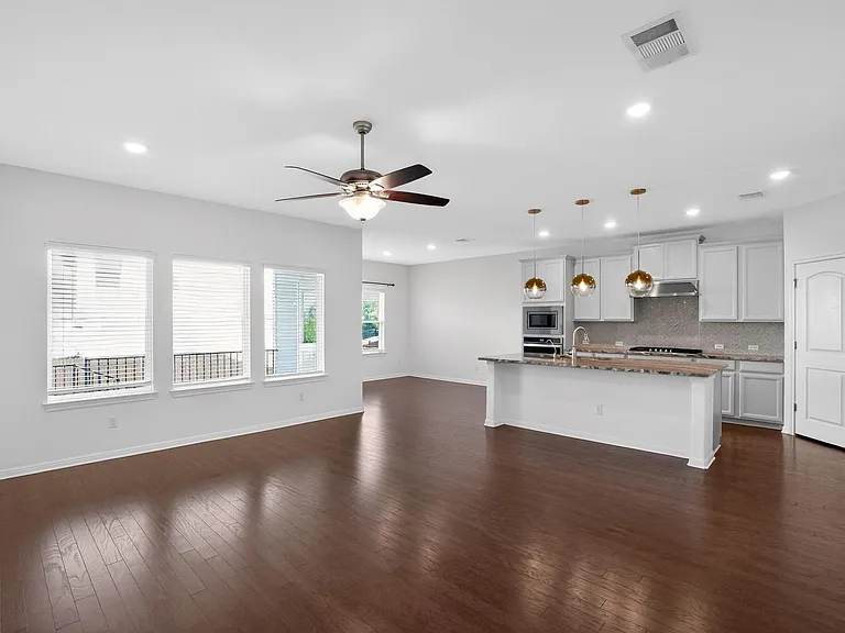 108 Meadow Wood Cv — Photo 3