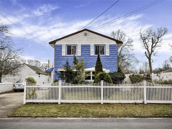 410 45 Street, Copiague, NY 11726