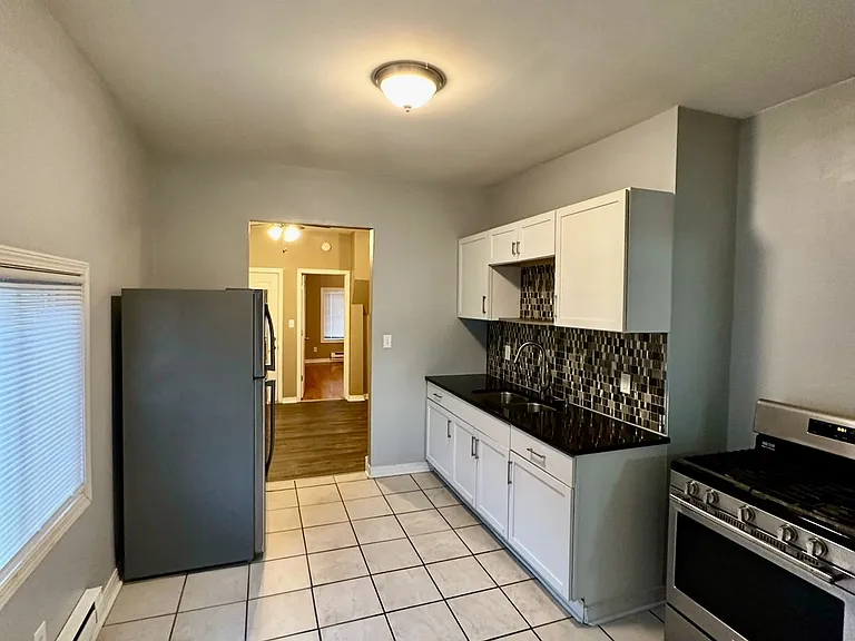 485 Belvidere St E — Photo 1