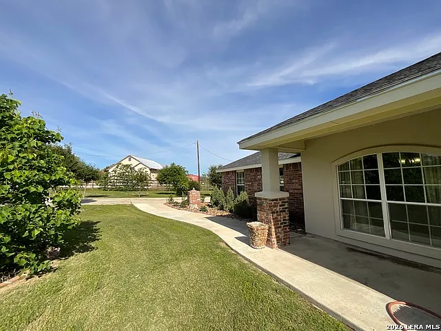 4 bed, 3.0 bath, 2048 sqft, $2,400 — Photo 3