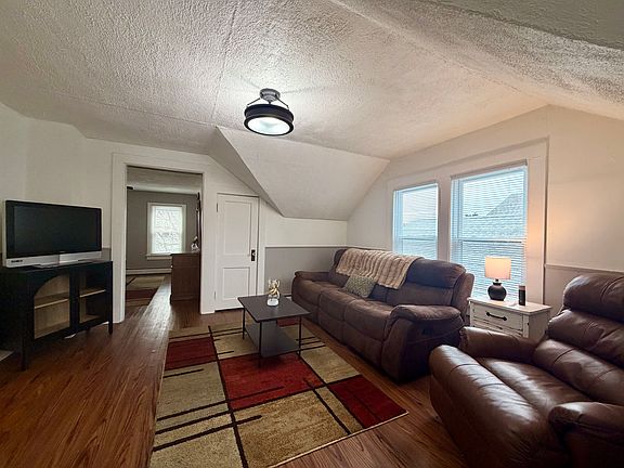 4th image of 510 1/2 Dewey St
