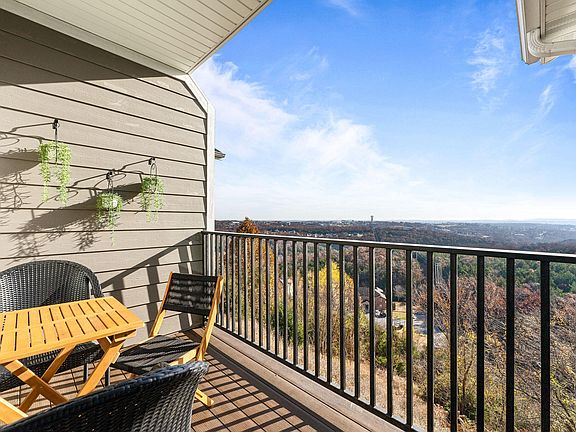 2nd image of 3111 S Vineyards Terrace Unit 6