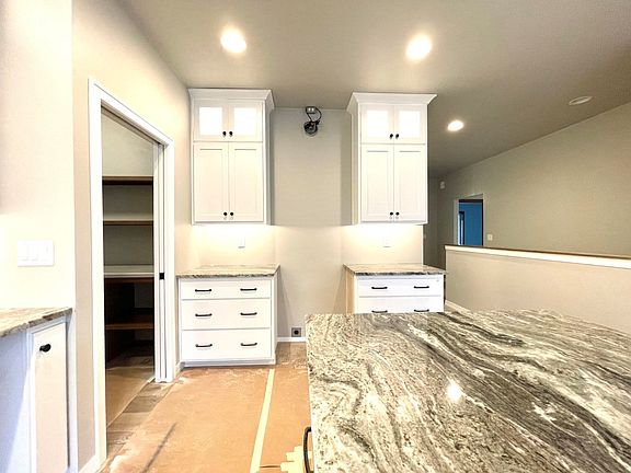 4th image of 1019 Mendota Dr