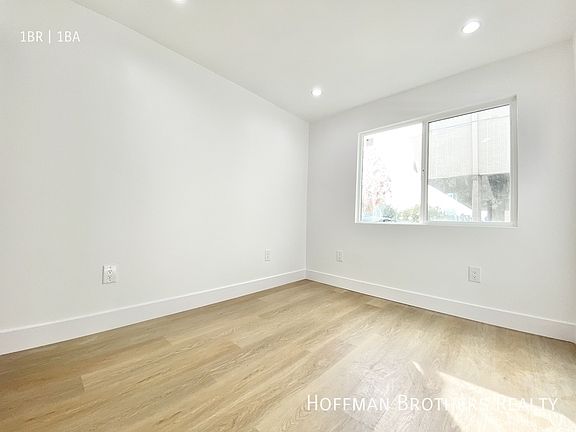 5th image of 1017 Ocean Park Blvd #8