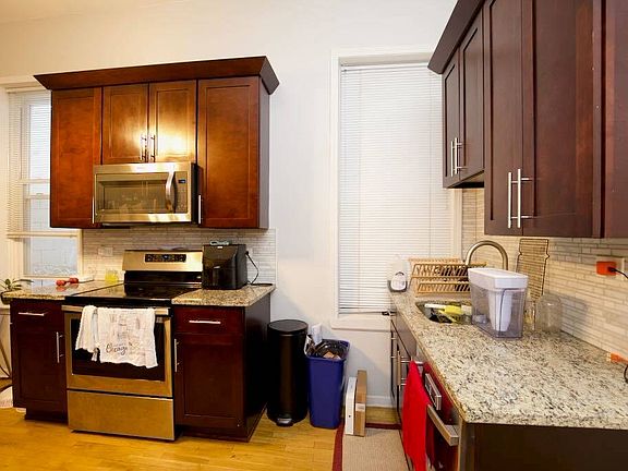 2nd image of 1252 N Greenview Ave #1