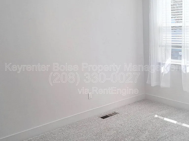 1508 S Oakland Ave — Photo 17
