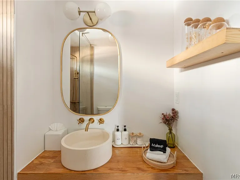 325 E Barker Blvd — Photo 29