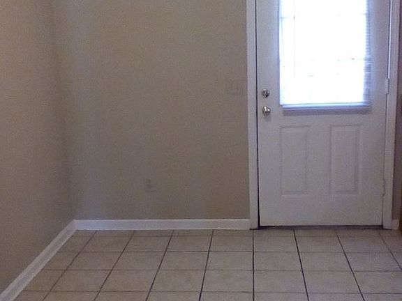 3rd image of 150 Yellow Jacket Dr APT 1