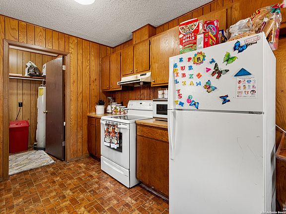 5th image of 215 REDBUD LN