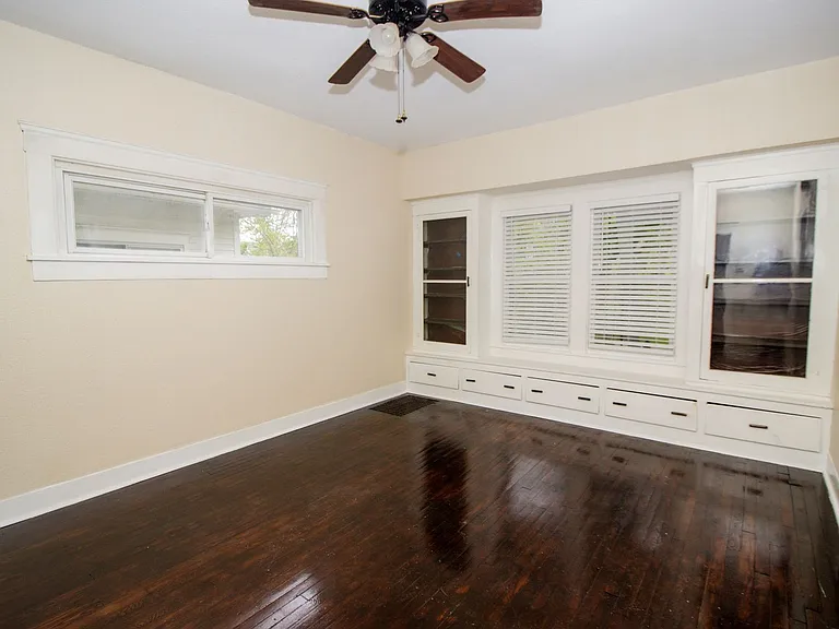 1325 W 91st St — Photo 5