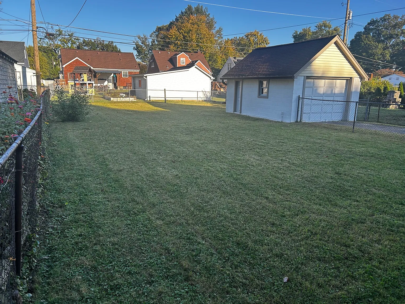 3 bed, 2.5 bath, 1659 sqft, $2,700 — Photo 2