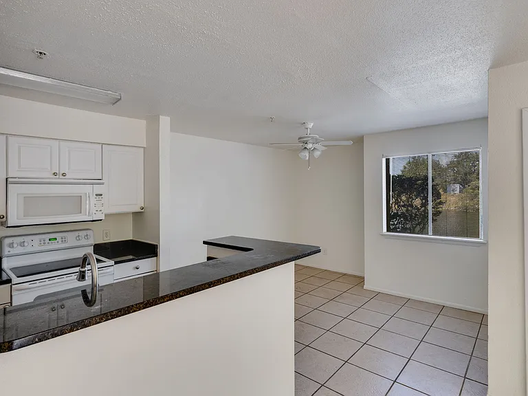 2865 Winkler Ave #401 — Photo 3