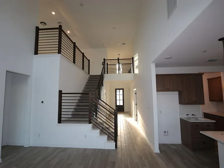 401 Mangold Dr — Photo 4