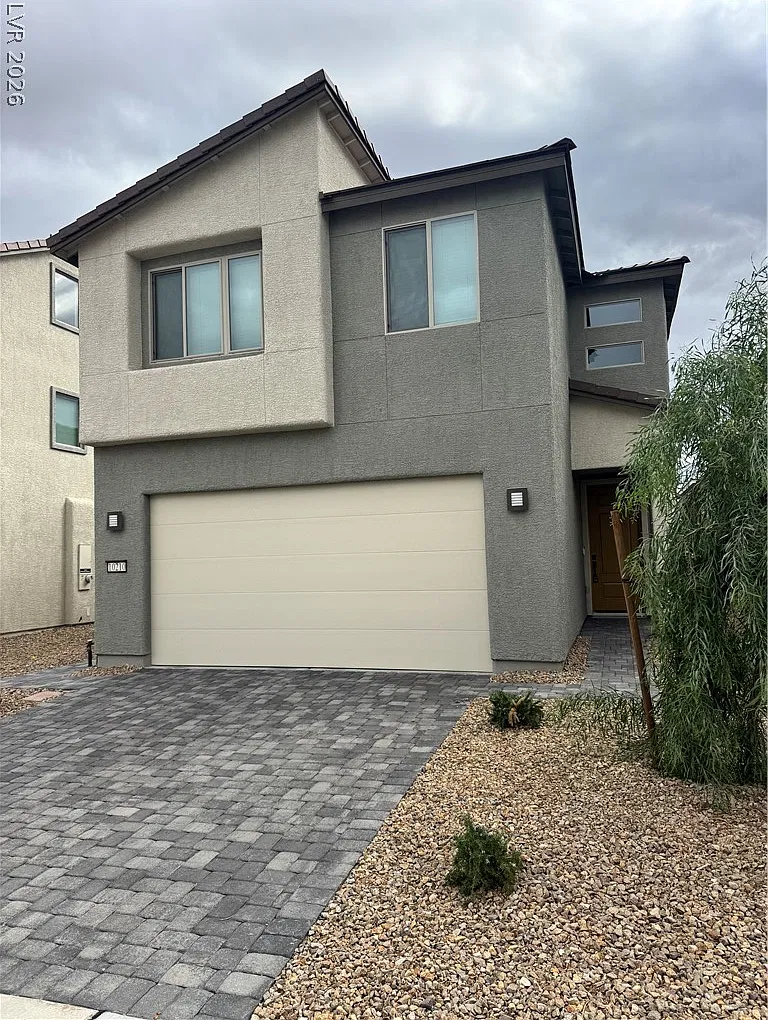 5 bed, 3.0 bath, 2206 sqft, $2,450 — Photo 2