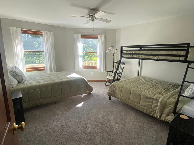 2nd Bedroom - 2 Queen Bed 1 Twin bed