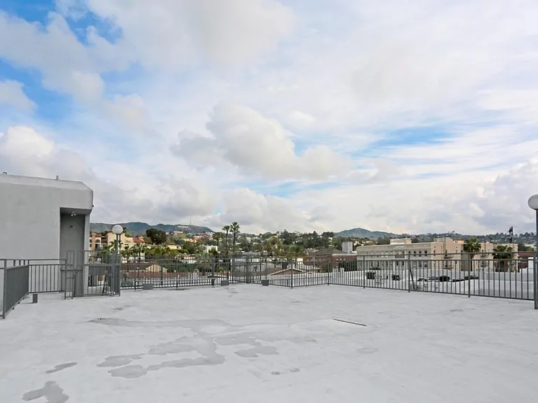 Hollywood Terrace — Photo 6