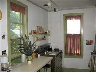 5th image of 1141 Main St
