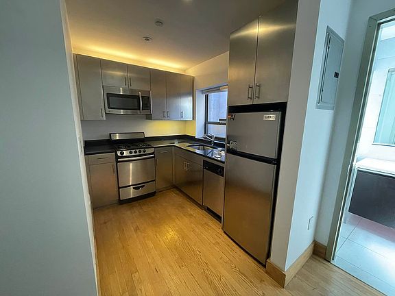 3rd image of 715 Madison Ave APT 6R