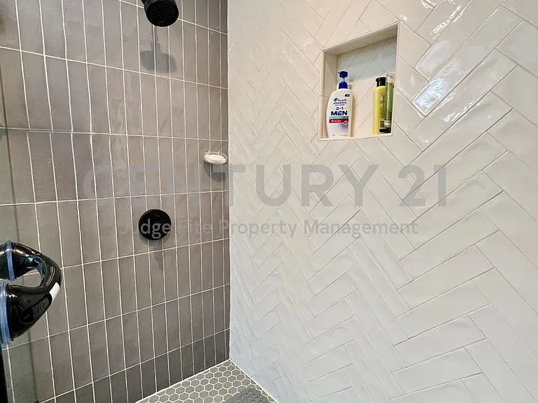 310 W 15th St — Photo 10