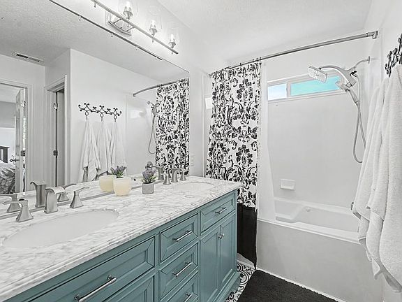 5th image of 10503 N Doral Dr