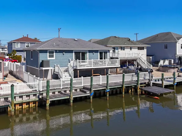 16 Clearwater Way, Toms River, NJ 08753