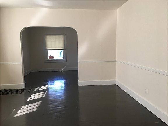 3rd image of 3917 N Kenwood Ave