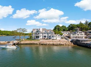 31 Halls Point Rd, Branford, CT 06405