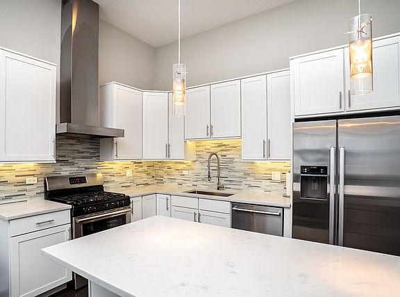 3rd image of 3101 N California Ave #1N