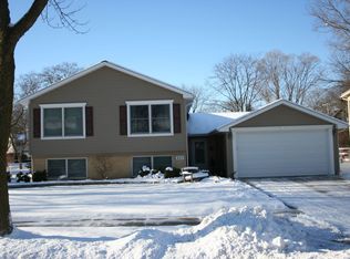 315 W Braeside Dr, Arlington Hts, IL 60004