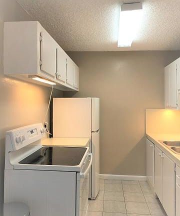 3rd image of 3915 S Flagler Dr APT 317