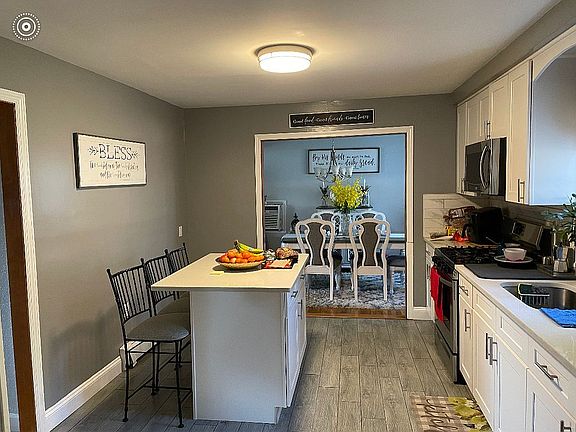 3rd image of 365 Barleau St