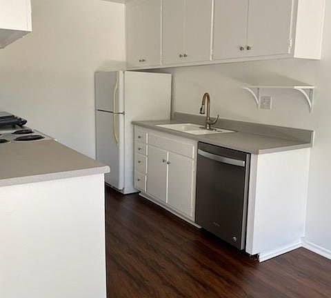 4th image of 609 De La Vina St #27