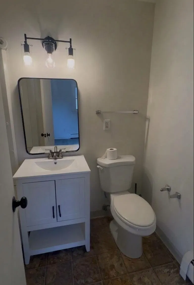 5 bed, 1497 sqft, $2,800 — Photo 2