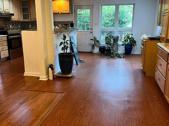 4th image of 20 Shenandoah Dr