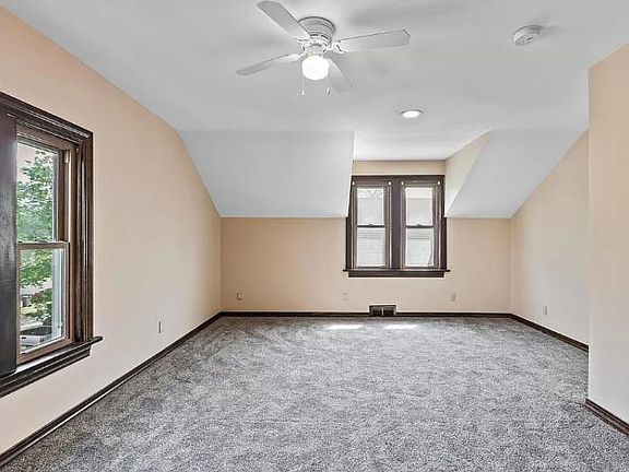 5th image of 62 Jessamine Ave E #2