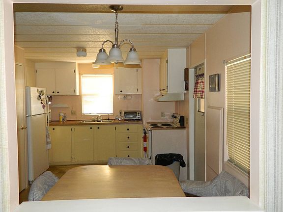 3rd image of 2425 Harden Blvd #85