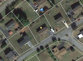 647 Old Stage Trl, Bristol, TN 37620
