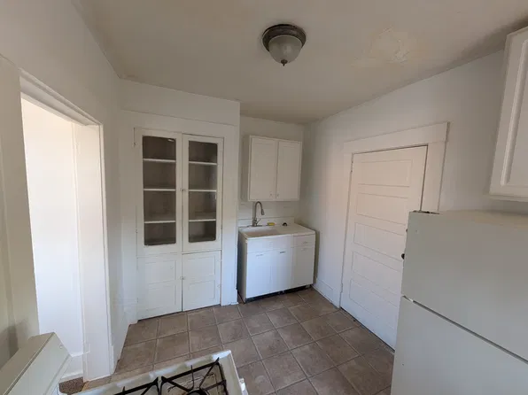 555 Duss Ave APT 3, Ambridge, PA 15003