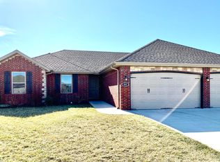 882 W Capitol Hill Dr, Rogersville, MO 65742